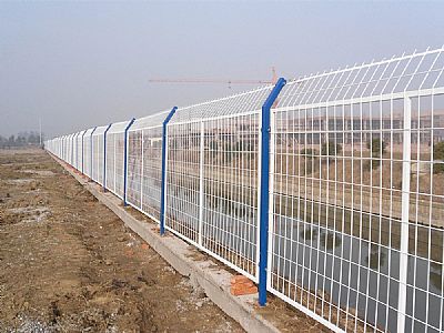 雙邊絲框架護欄網價格 公路護欄網生產商 框架鐵路護欄網