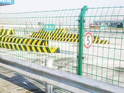 公路隔離護(hù)欄網(wǎng)
