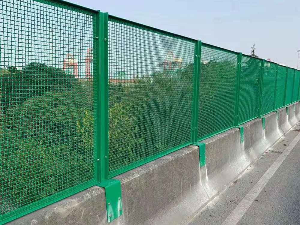 公路護欄網廠家報價